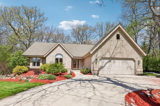 S45W25740 Red Oak COURT, Waukesha, WI 53189