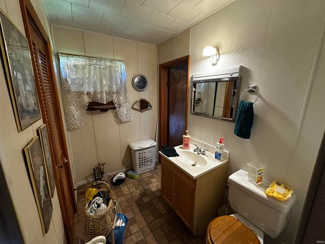 205 E North Street, Winslow, IN 47598