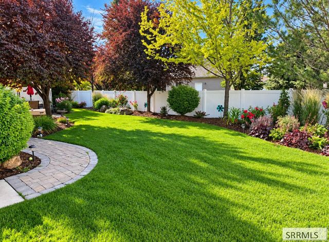 1798 Sunny Pine Way, Idaho Falls, ID 83404