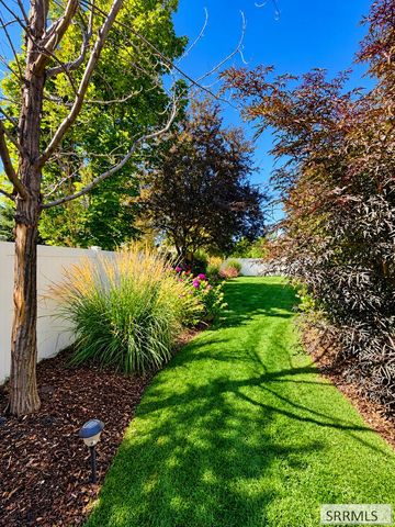 1798 Sunny Pine Way, Idaho Falls, ID 83404