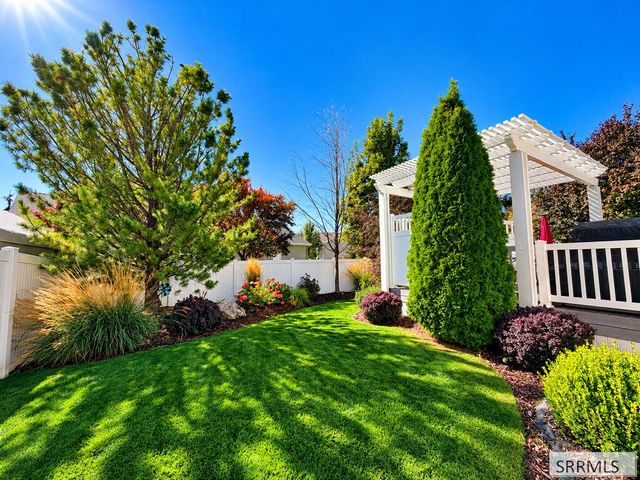 1798 Sunny Pine Way, Idaho Falls, ID 83404