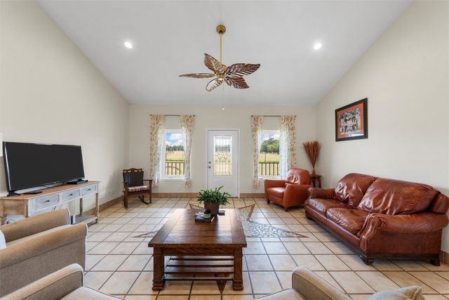 556 Lcr 516, Mexia, TX 76667