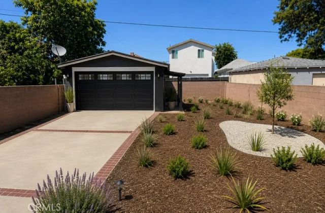 1583 E Martin Luther King Jr, Los Angeles, CA 90011