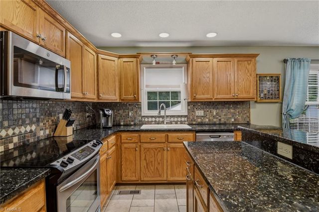 212 Santa Fe Circle, Thomasville, NC 27360