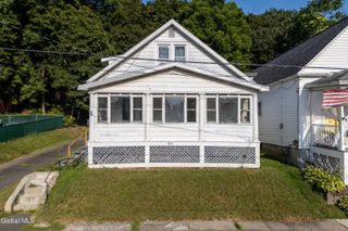 484 9th Avenue, Troy, NY 12182