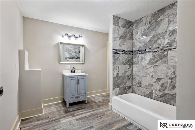 1330 S 21st Street, Omaha, NE 68107