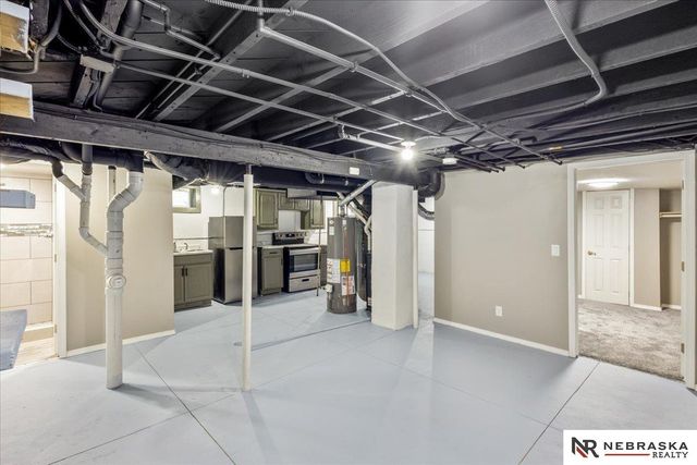 1330 S 21st Street, Omaha, NE 68107