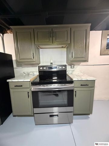 1330 S 21st Street, Omaha, NE 68107