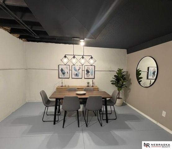 1330 S 21st Street, Omaha, NE 68107