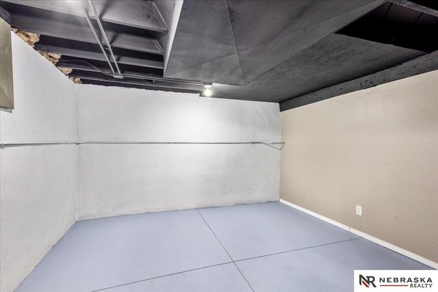 1330 S 21st Street, Omaha, NE 68107