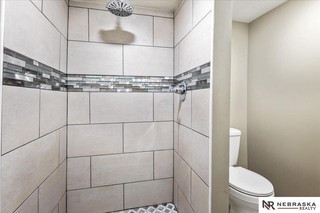 1330 S 21st Street, Omaha, NE 68107