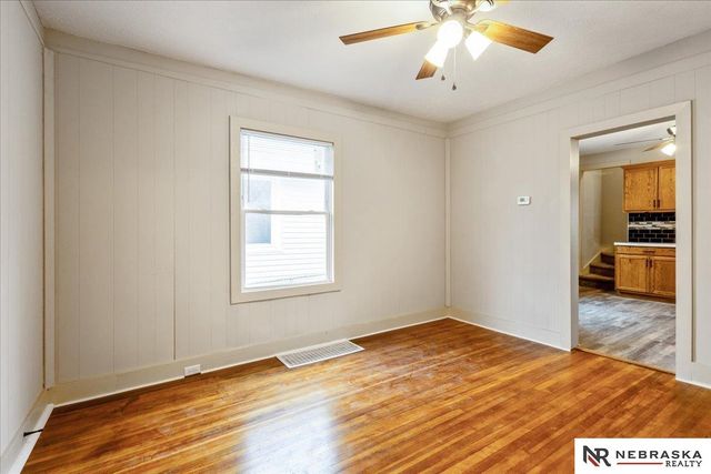 1330 S 21st Street, Omaha, NE 68107