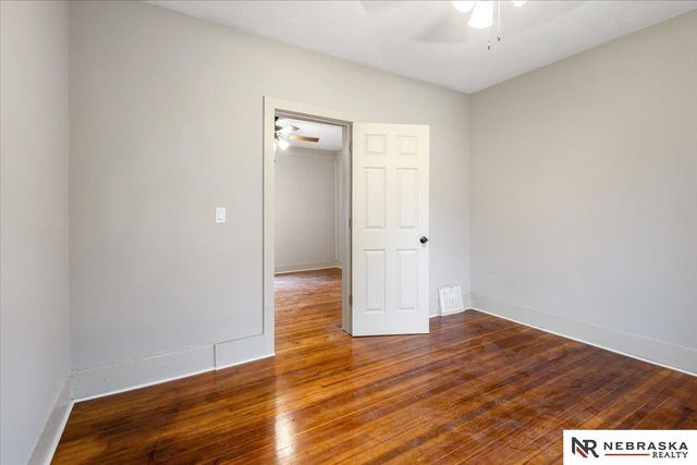 1330 S 21st Street, Omaha, NE 68107