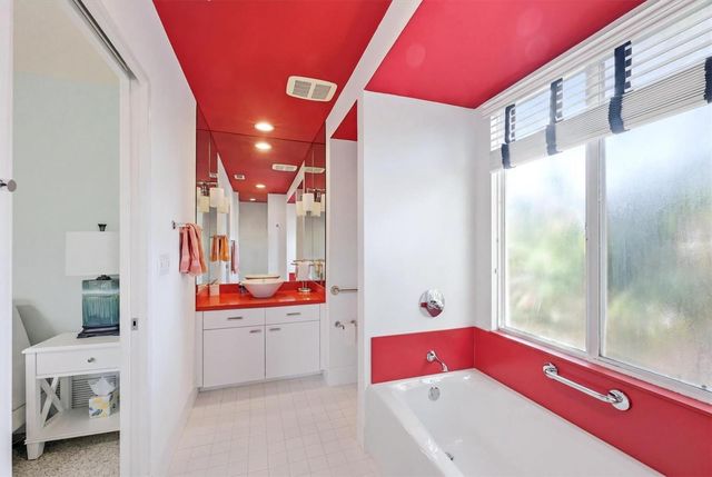 2940 BOUGAINVILLEA STREET, Sarasota, FL 34239