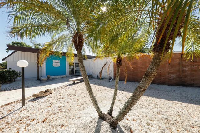2940 BOUGAINVILLEA STREET, Sarasota, FL 34239