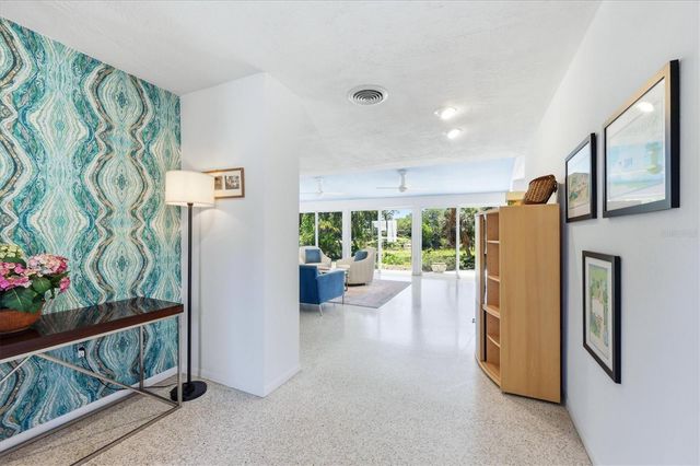 2940 BOUGAINVILLEA STREET, Sarasota, FL 34239