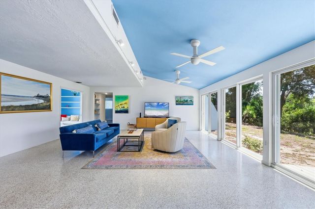2940 BOUGAINVILLEA STREET, Sarasota, FL 34239
