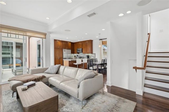 417 Poinsettia Avenue, Corona Del Mar, CA 92625