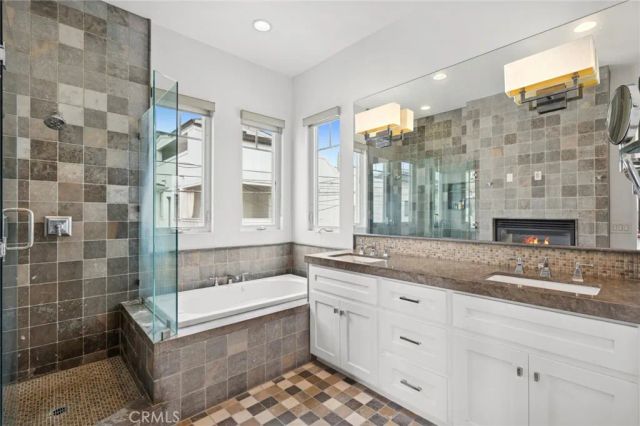 417 Poinsettia Avenue, Corona Del Mar, CA 92625