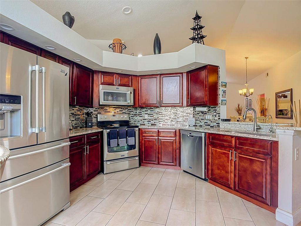 Image 14 of property listing at 14208 AVONLEA COURT, Orlando, FL 32824