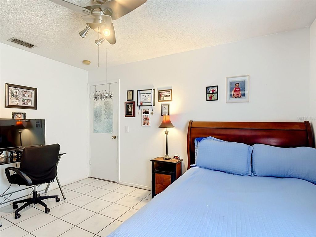 Image 18 of property listing at 14208 AVONLEA COURT, Orlando, FL 32824