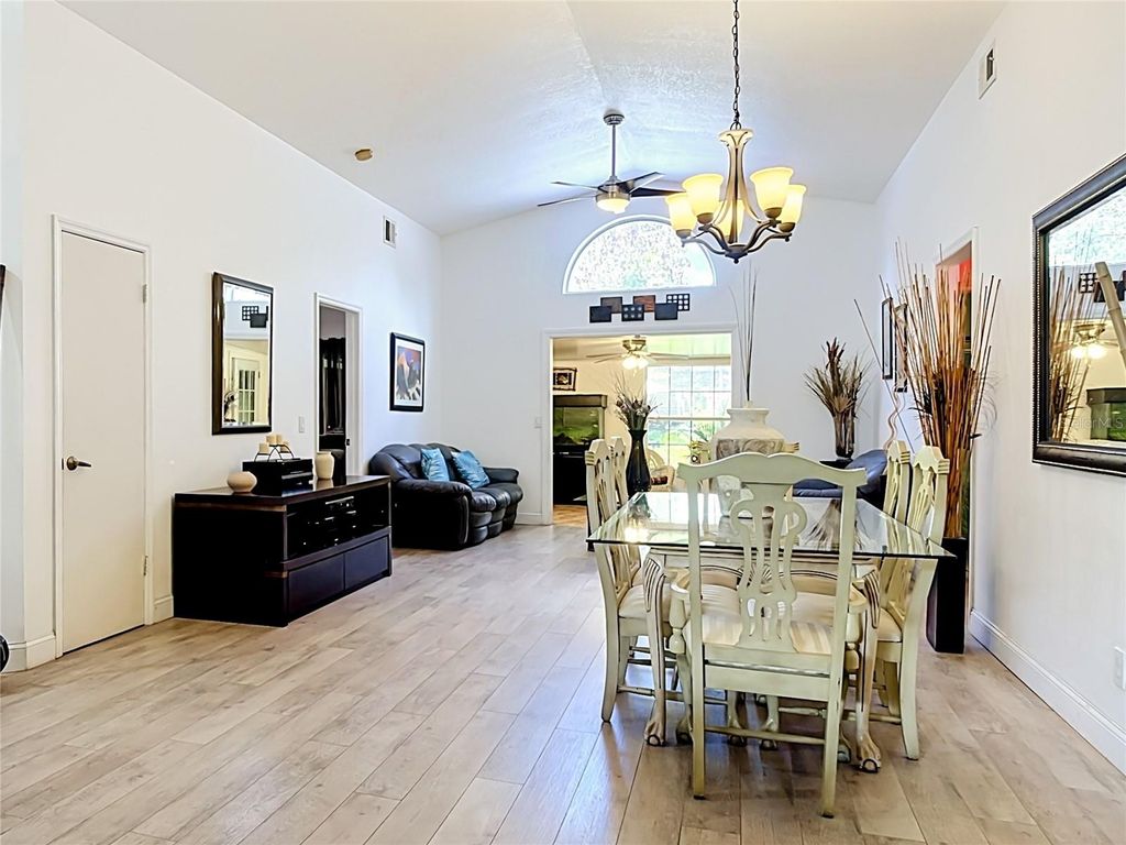 Image 5 of property listing at 14208 AVONLEA COURT, Orlando, FL 32824