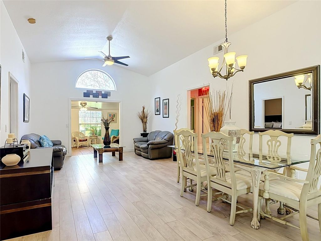 Image 6 of property listing at 14208 AVONLEA COURT, Orlando, FL 32824