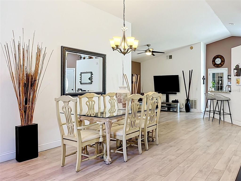Image 7 of property listing at 14208 AVONLEA COURT, Orlando, FL 32824