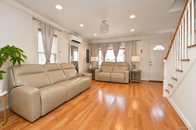 108 E 6th Road, Broad Channel, NY 11693