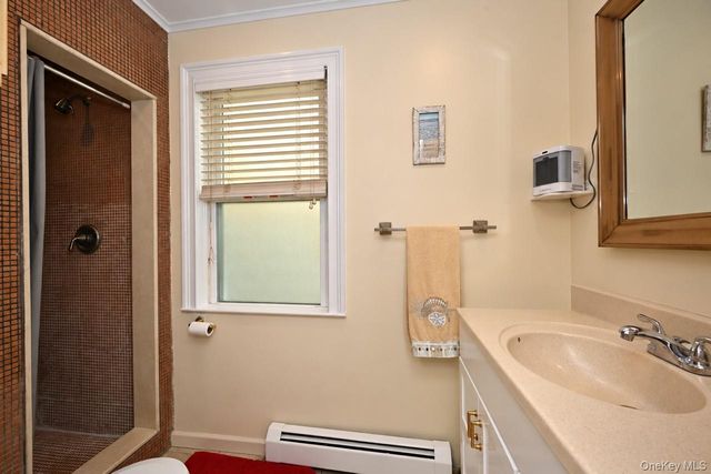 108 E 6th Road, Broad Channel, NY 11693