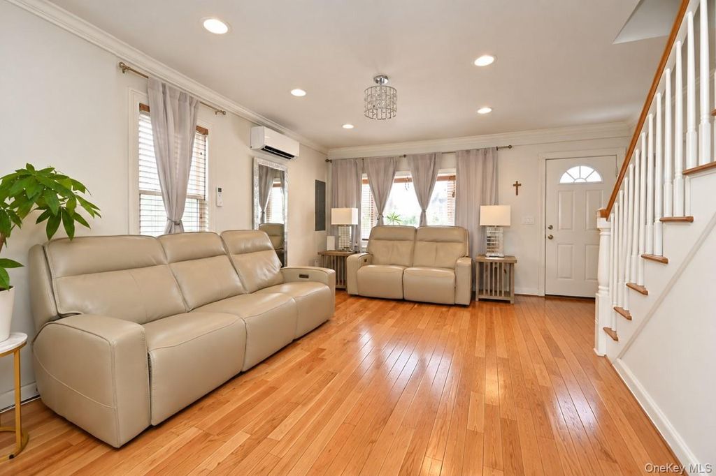 108 E 6th Road, Broad Channel, NY 11693 — photo 2