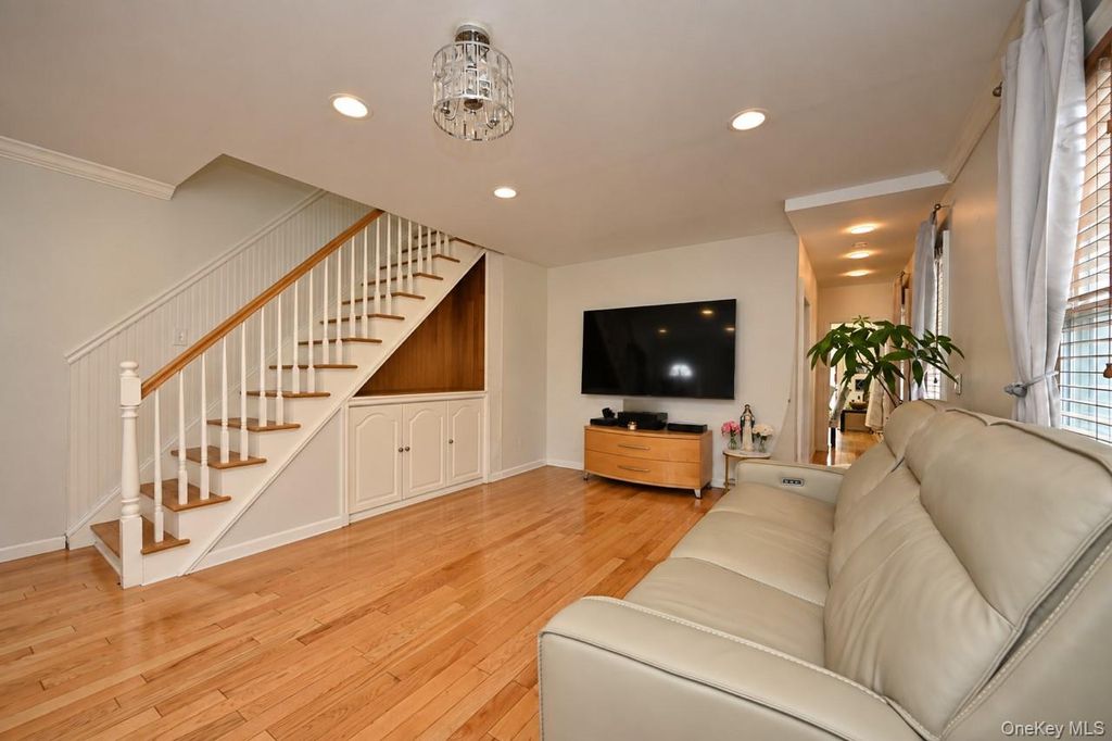 108 E 6th Road, Broad Channel, NY 11693 — photo 3