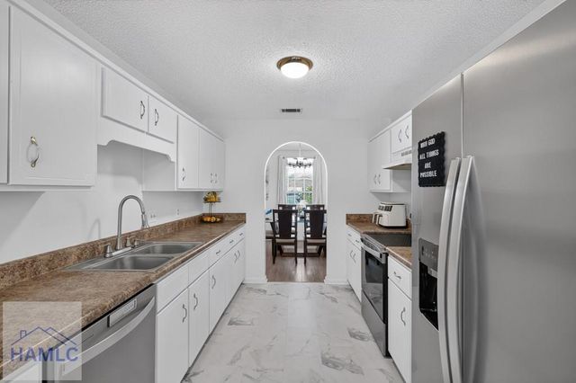 2201 Driftwood Lane, Hinesville, GA 31313