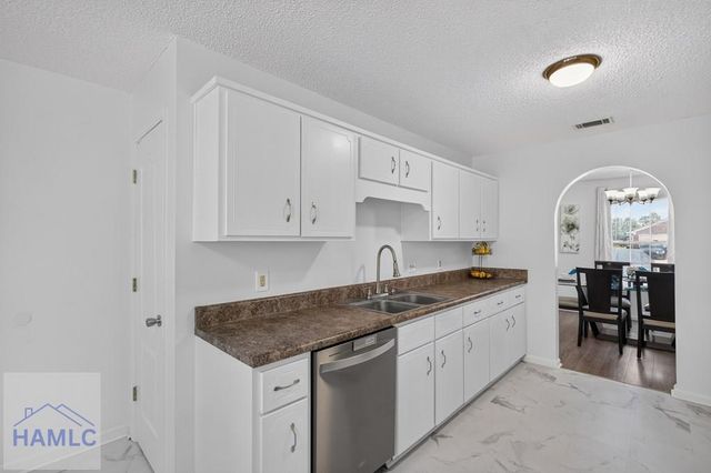 2201 Driftwood Lane, Hinesville, GA 31313