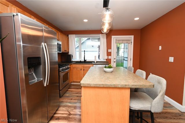 17725 Puritas Avenue, Cleveland, OH 44135