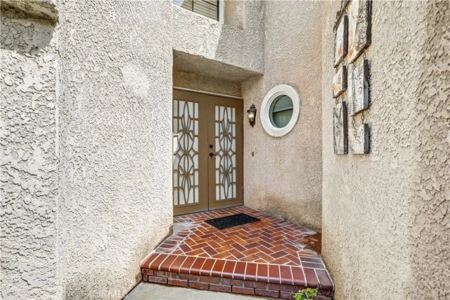1260 Via Barcelona, Redlands, CA 92374