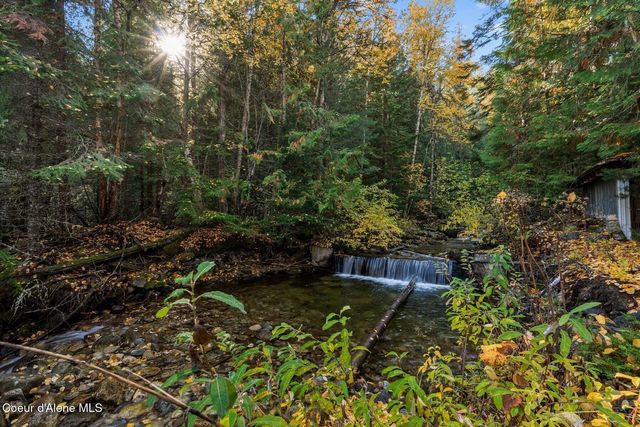 6684 Upper Pack River Rd, Sandpoint, ID 83864