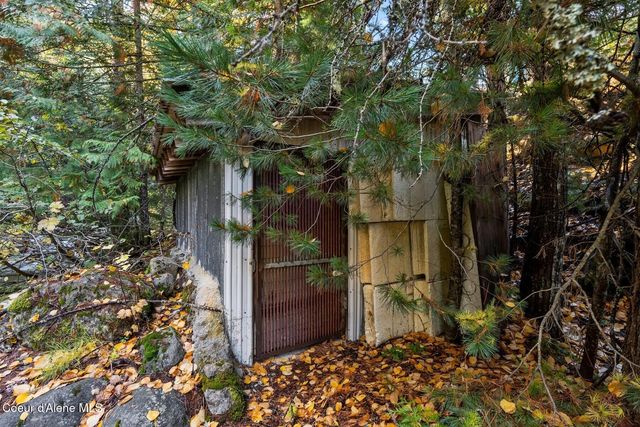 6684 Upper Pack River Rd, Sandpoint, ID 83864