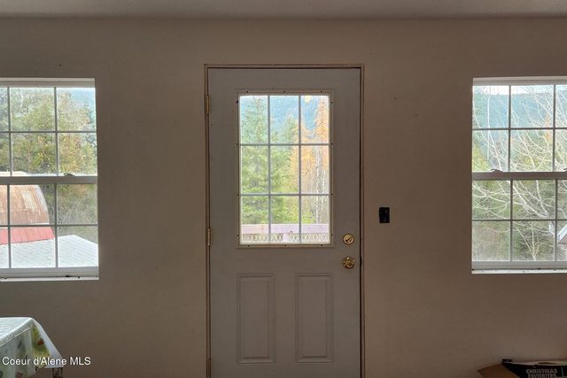 6684 Upper Pack River Rd, Sandpoint, ID 83864