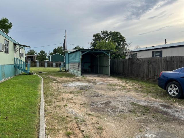 9707 Pineland Road, Houston, TX 77044