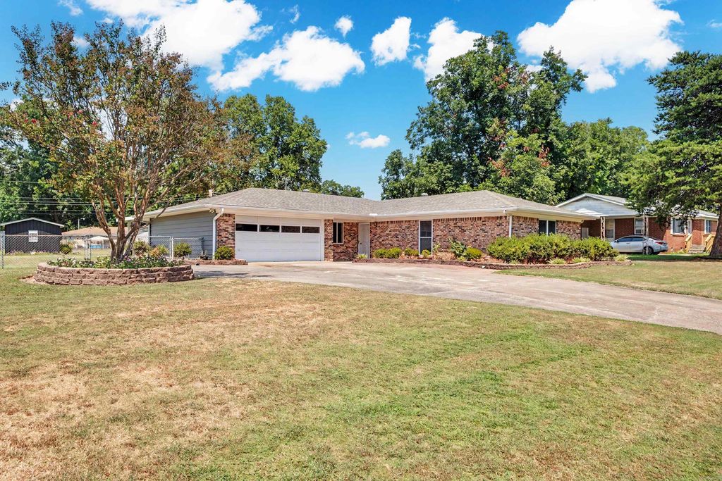 26 Colby Drive, Little Rock, AR 72206