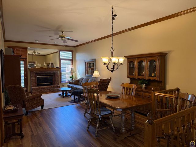 3349 SW McClure CT, Topeka, KS 66614