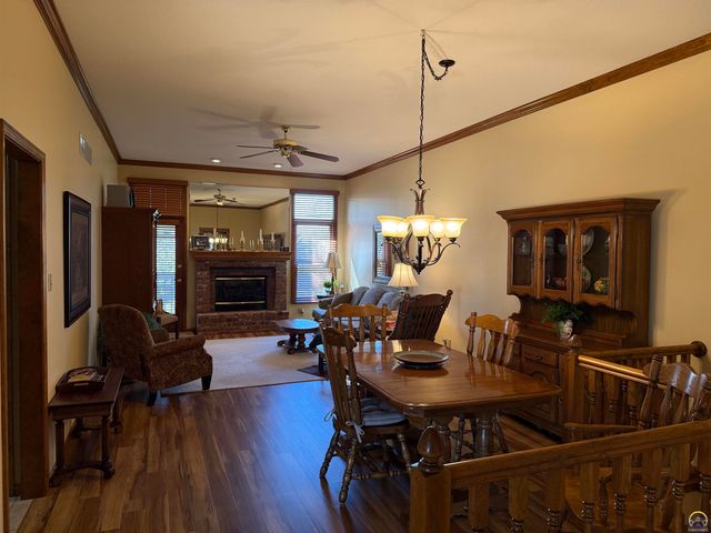 3349 SW McClure CT, Topeka, KS 66614