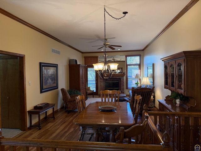 3349 SW McClure CT, Topeka, KS 66614