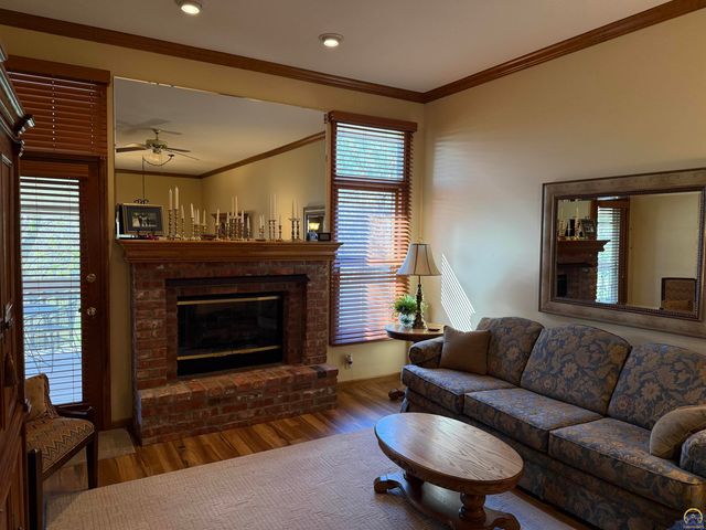 3349 SW McClure CT, Topeka, KS 66614