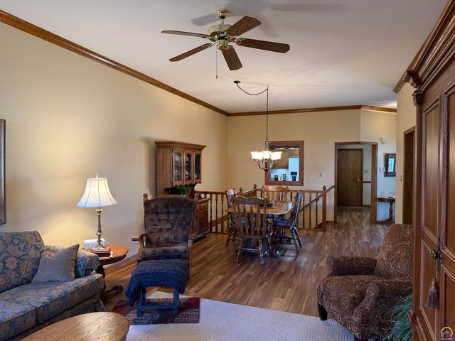 3349 SW McClure CT, Topeka, KS 66614