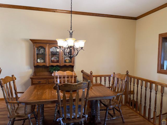 3349 SW McClure CT, Topeka, KS 66614