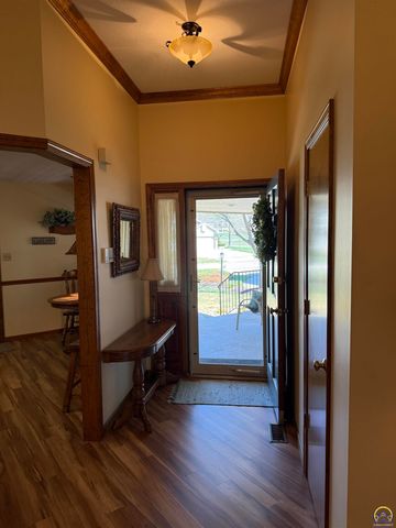 3349 SW McClure CT, Topeka, KS 66614