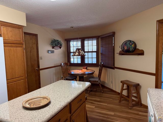 3349 SW McClure CT, Topeka, KS 66614