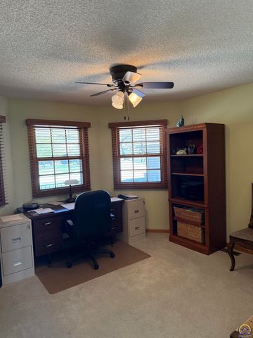 3349 SW McClure CT, Topeka, KS 66614